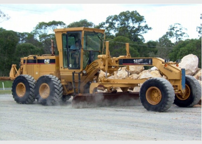 Caterpillar 14H Grader 1