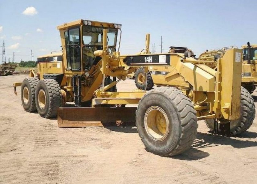 Caterpillar 14H Grader 1