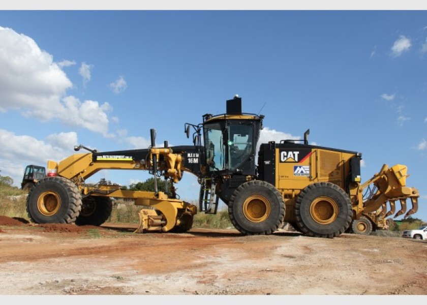 Caterpillar 16-M Grader 2