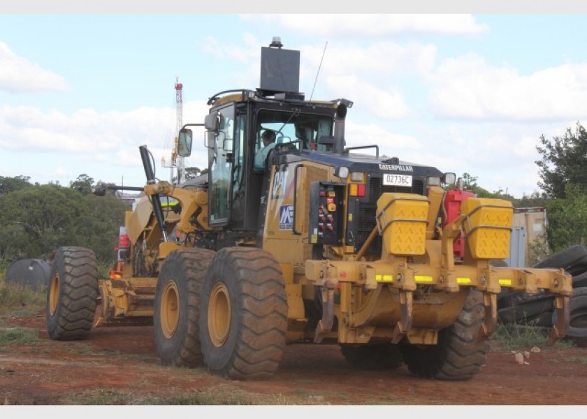 Caterpillar 16-M Grader 3