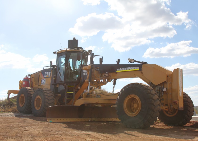 Caterpillar 16-M Grader 1