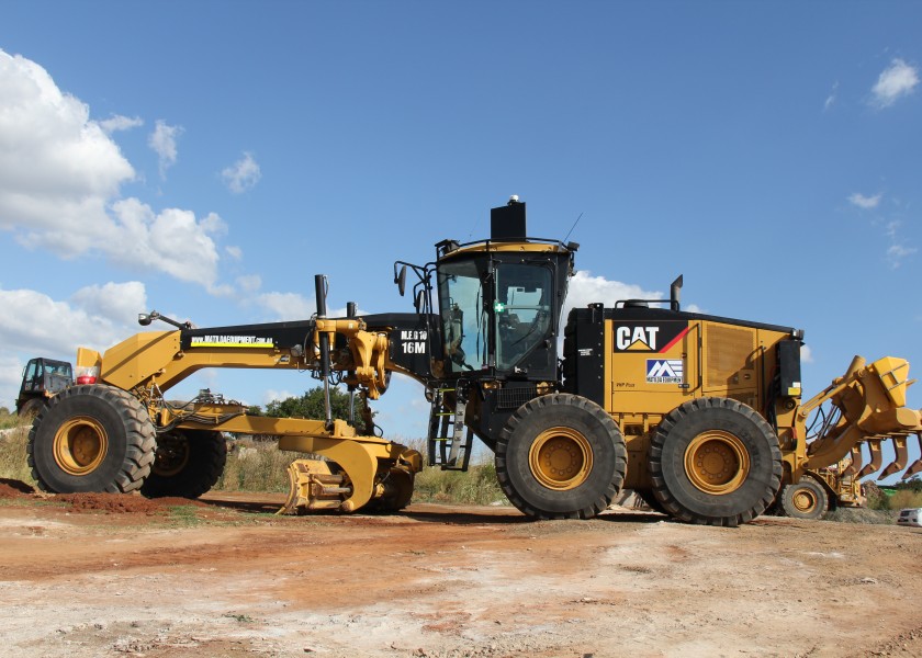 Caterpillar 16-M Grader 2