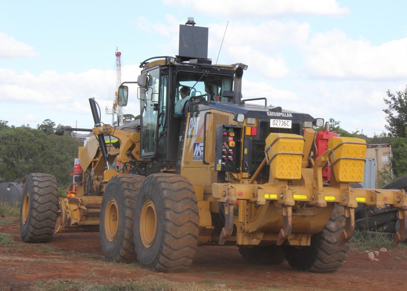 Caterpillar 16-M Grader 3