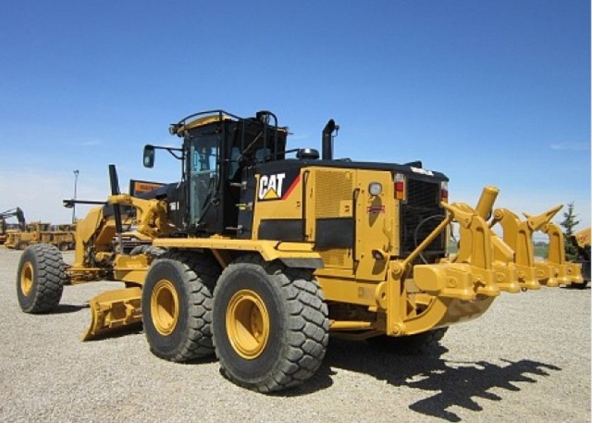 Caterpillar 16M Grader 1