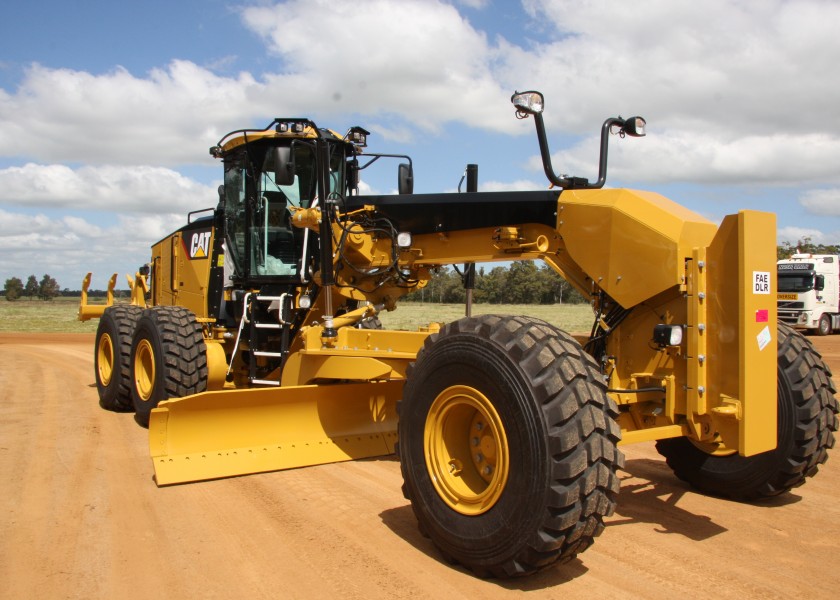 Caterpillar 16M Grader 1