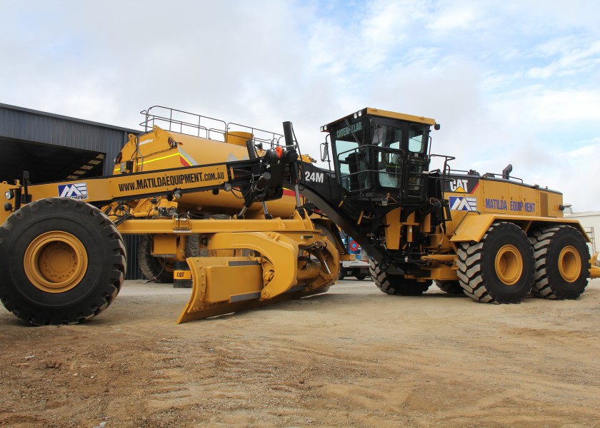 Caterpillar 24-M Grader 2