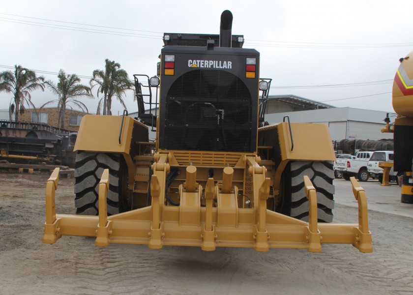 Caterpillar 24-M Grader 3