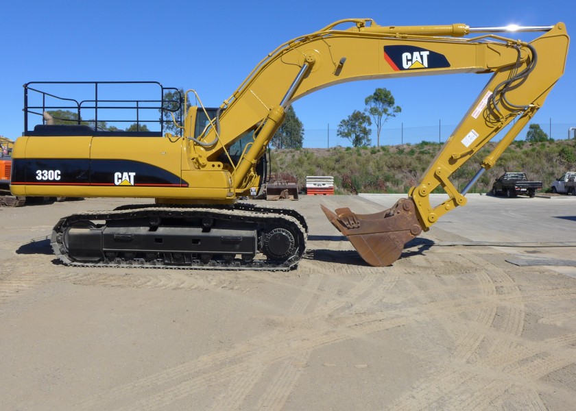 Caterpillar 330 Excavator 1