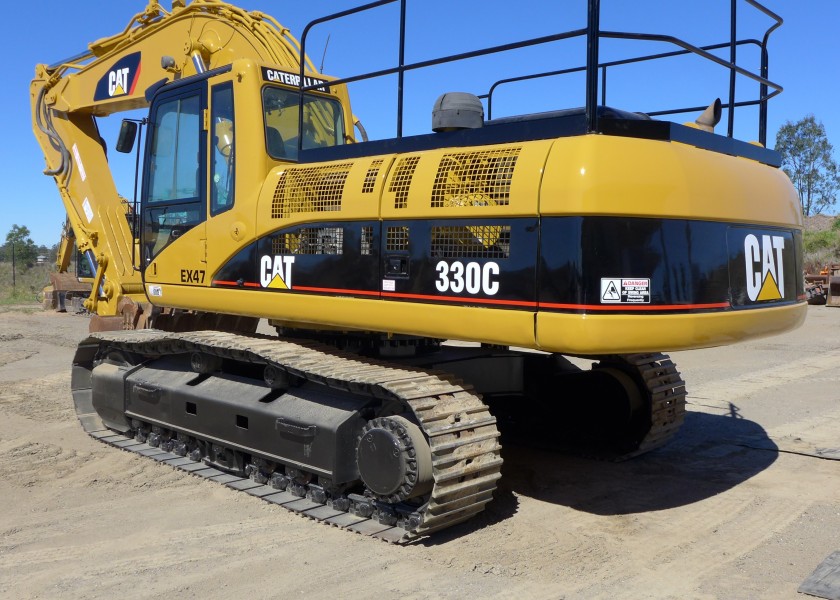 Caterpillar 330 Excavator 2