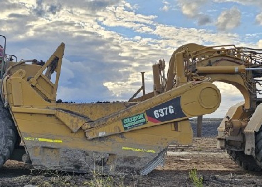 Caterpillar 637G Scrapers 2