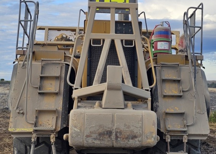 Caterpillar 637G Scrapers 3