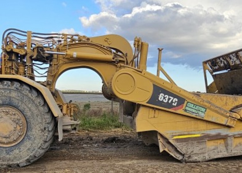 Caterpillar 637G Scrapers 4