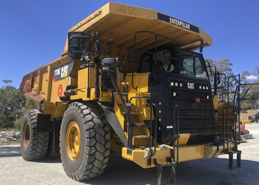 Caterpillar 773G Dump Truck 3