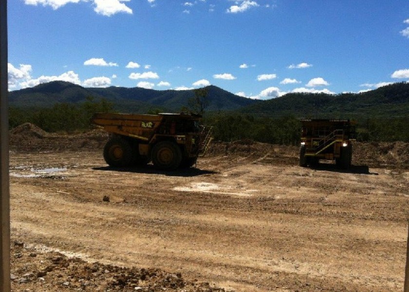 Caterpillar 777 Dump Trucks 2