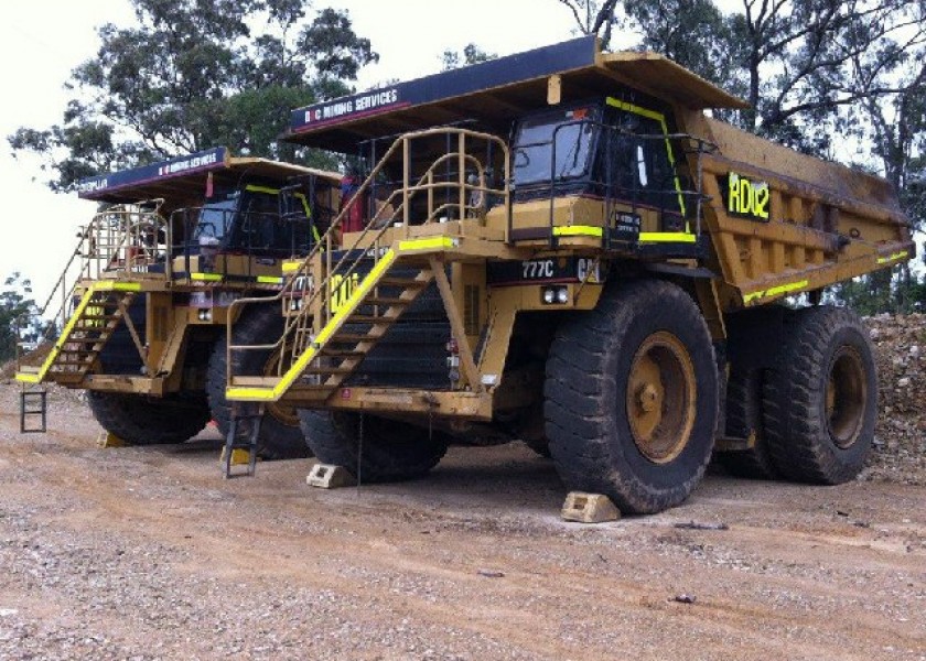 Caterpillar 777 Dump Trucks 3