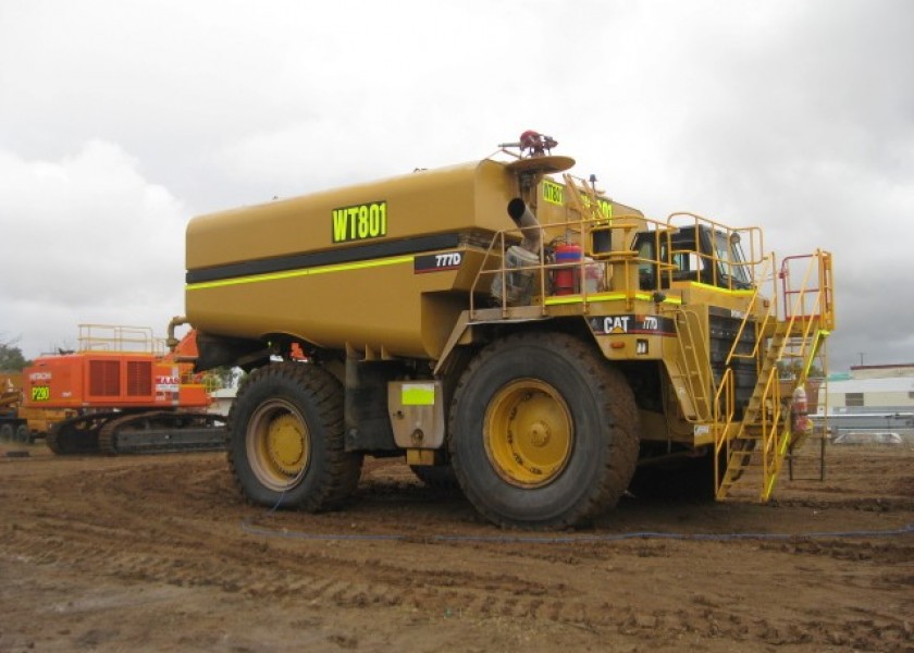 Caterpillar 777D Water Truck 1