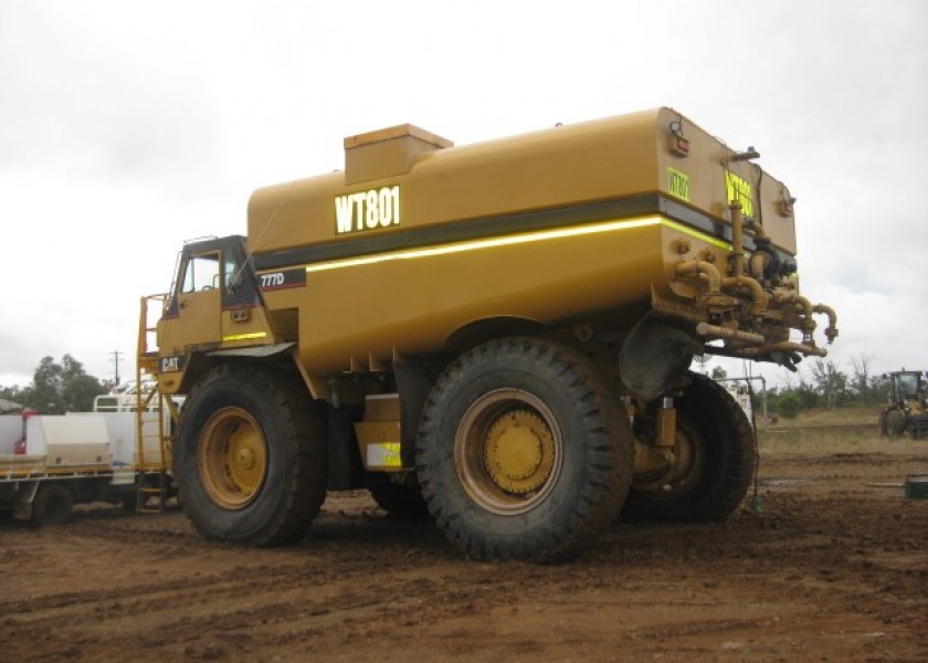 Caterpillar 777D Water Truck 2