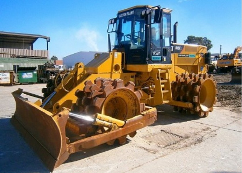 Caterpillar 815F Compactor 1