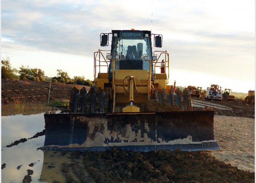 Caterpillar 815F Compactor 1