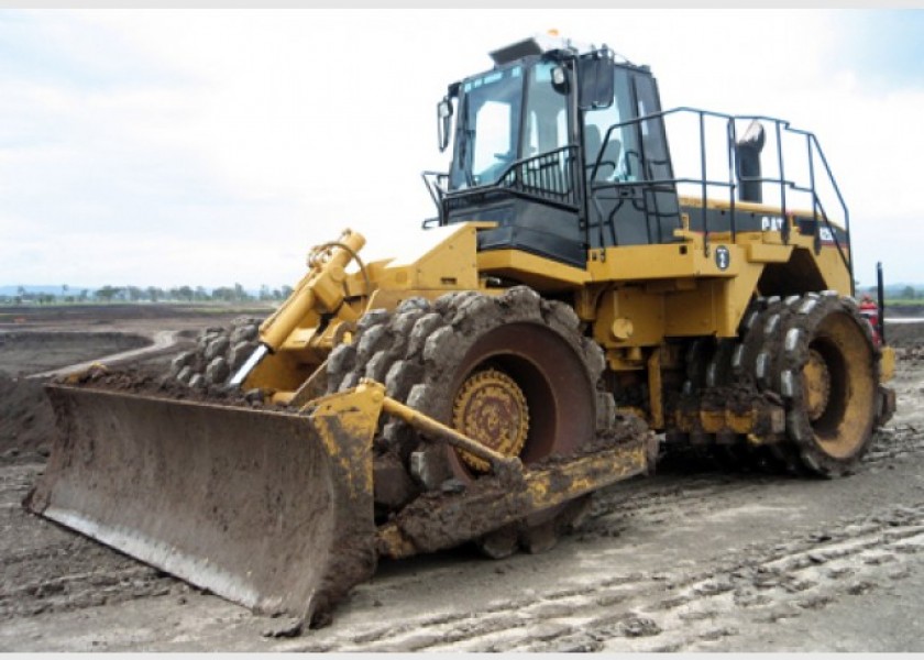 Caterpillar 825C Compactor 1