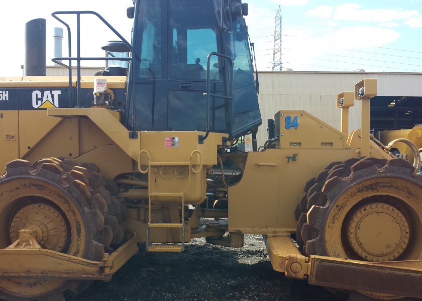 Caterpillar 825G Compactor 1