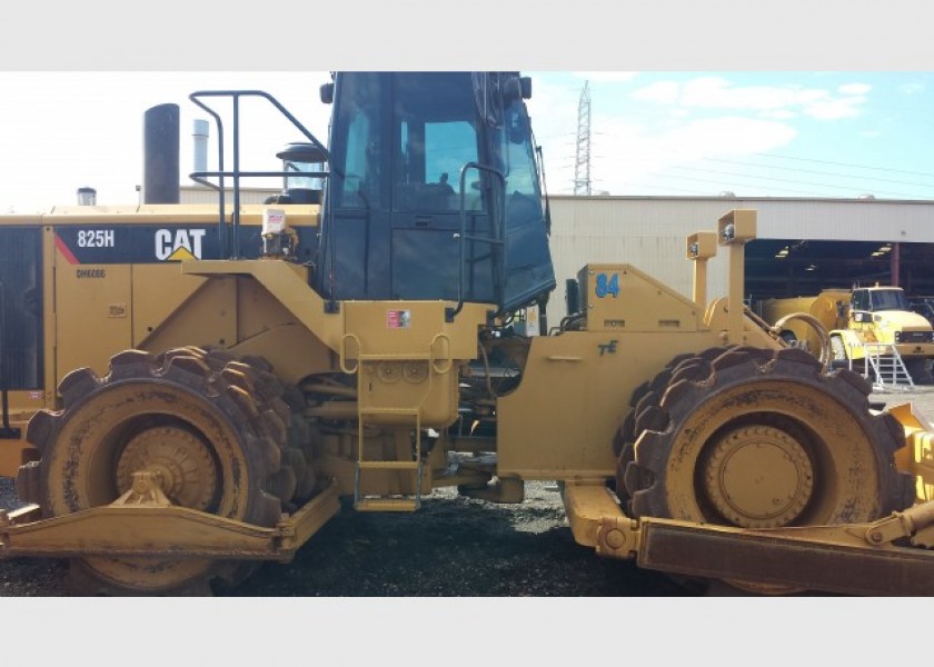 Caterpillar 825G Compactor 1