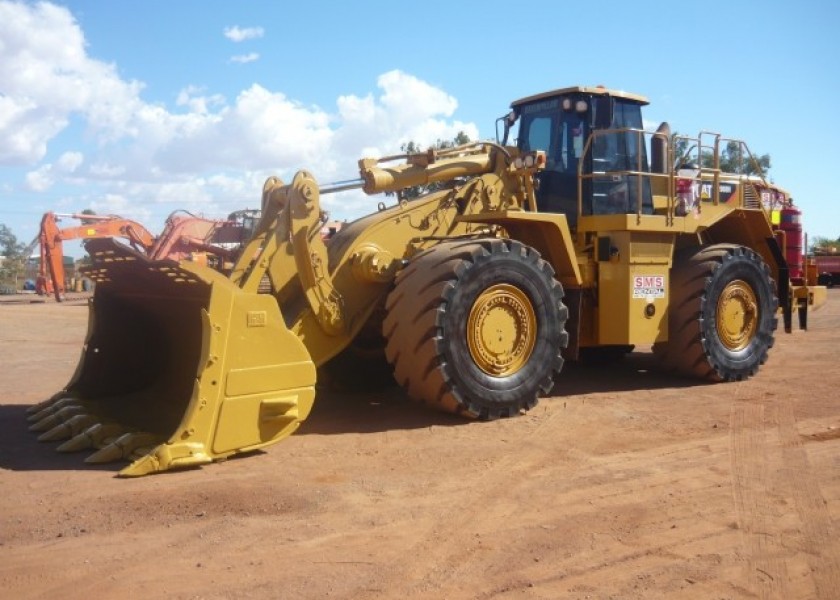 Caterpillar 988G Loader 1