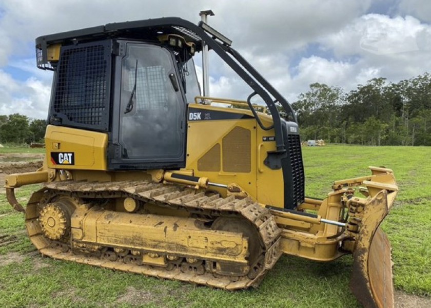 Caterpillar D5K Dozer 1