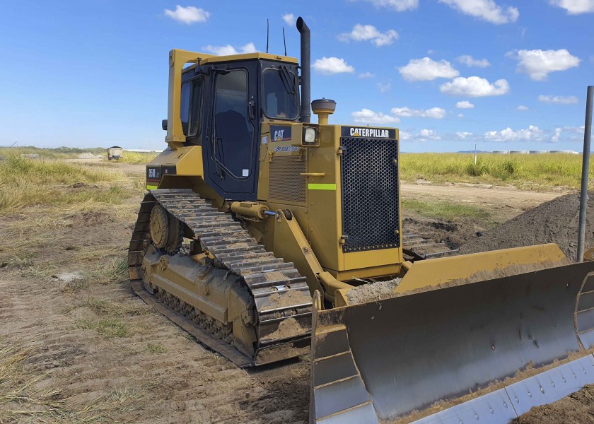 Caterpillar D5M LGP Dozer 1