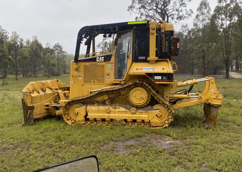 Caterpillar D5N Bulldozer 1