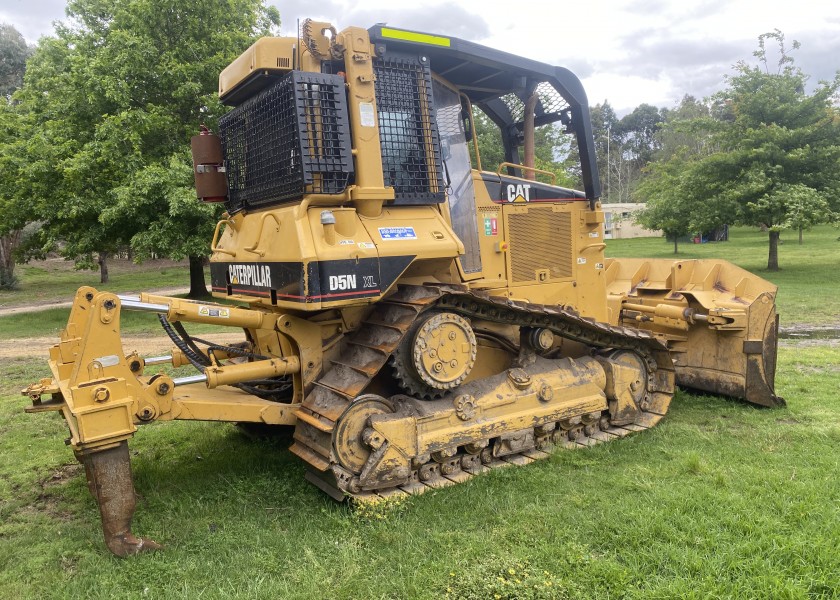 Caterpillar D5N Bulldozer 4