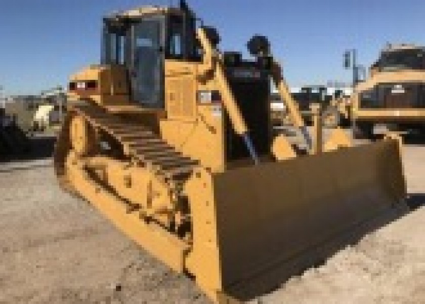 Caterpillar D6H Bulldozer 1