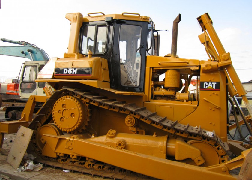 Caterpillar D6H Dozer 1