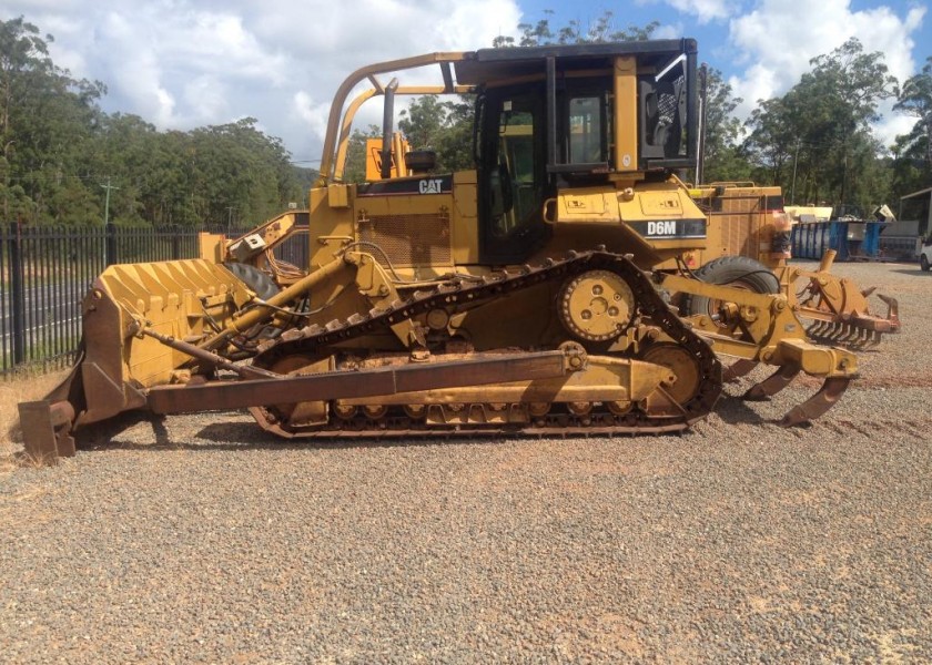 Caterpillar D6M Bulldozer 1