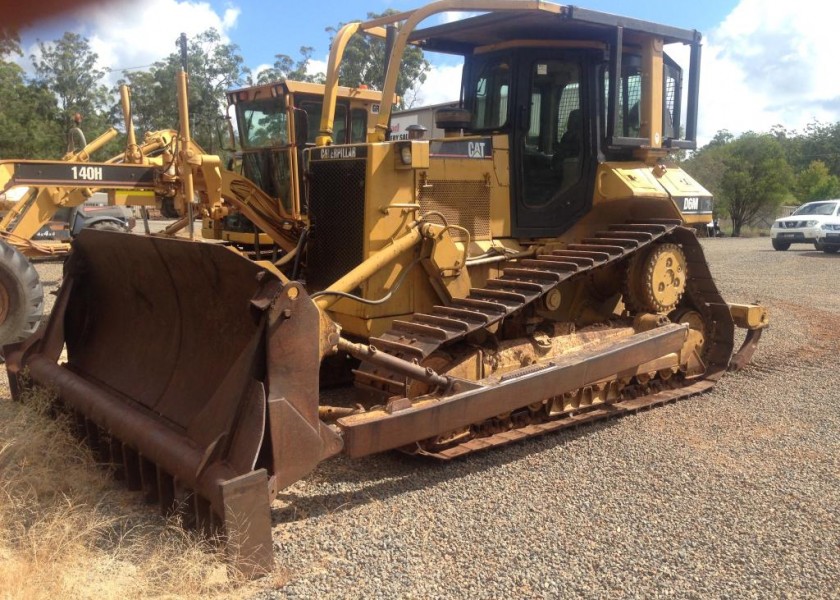 Caterpillar D6M Bulldozer 2