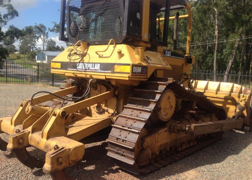 Caterpillar D6M Bulldozer 3