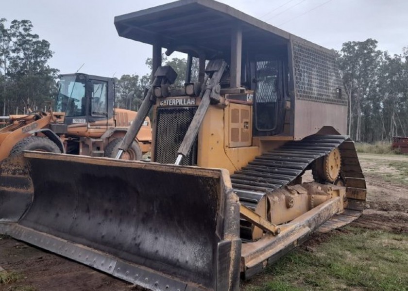 Caterpillar D6R Dozer 1