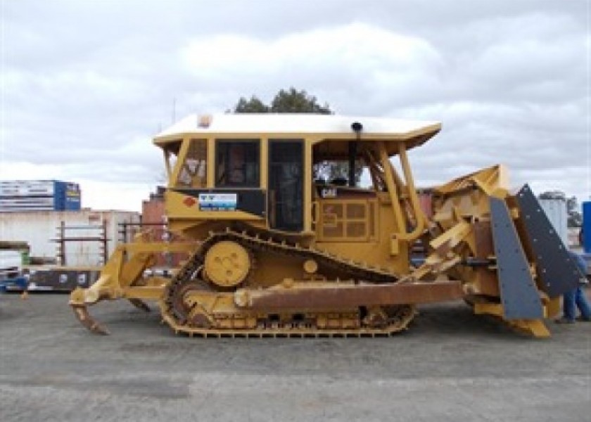 CATERPILLAR D6R XL III Dozer 1