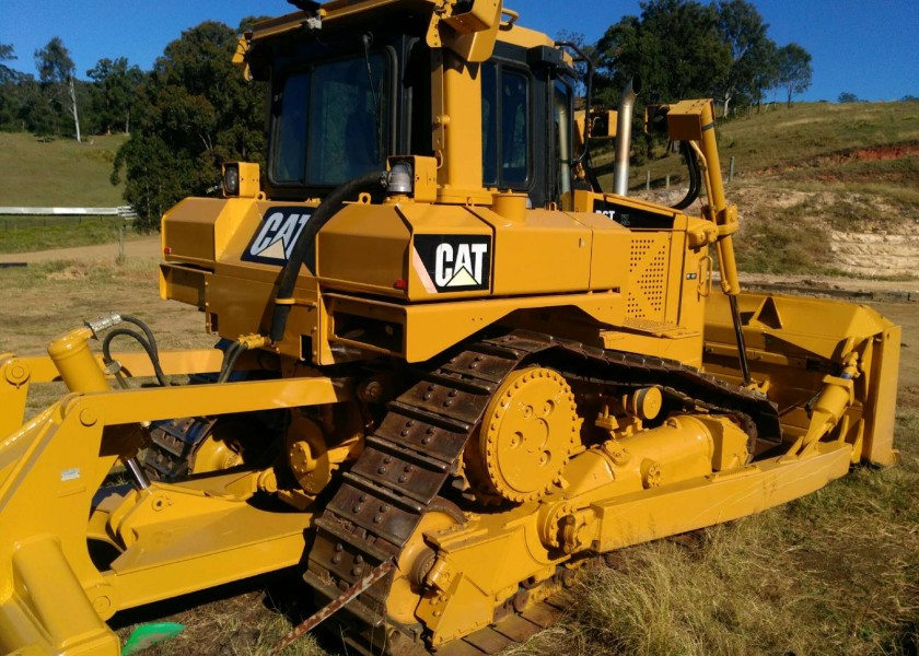 Caterpillar D6T Dozer 1