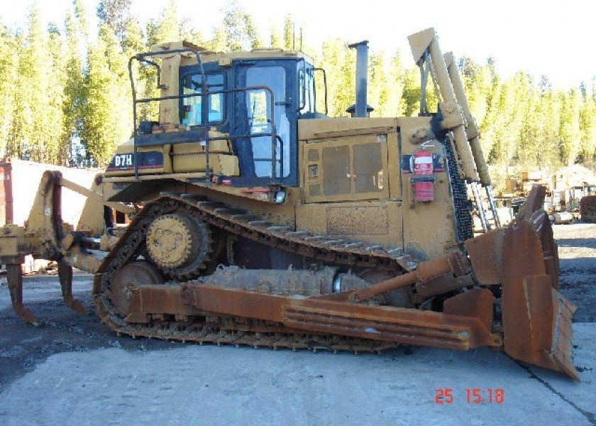 Caterpillar D7H Dozer 1