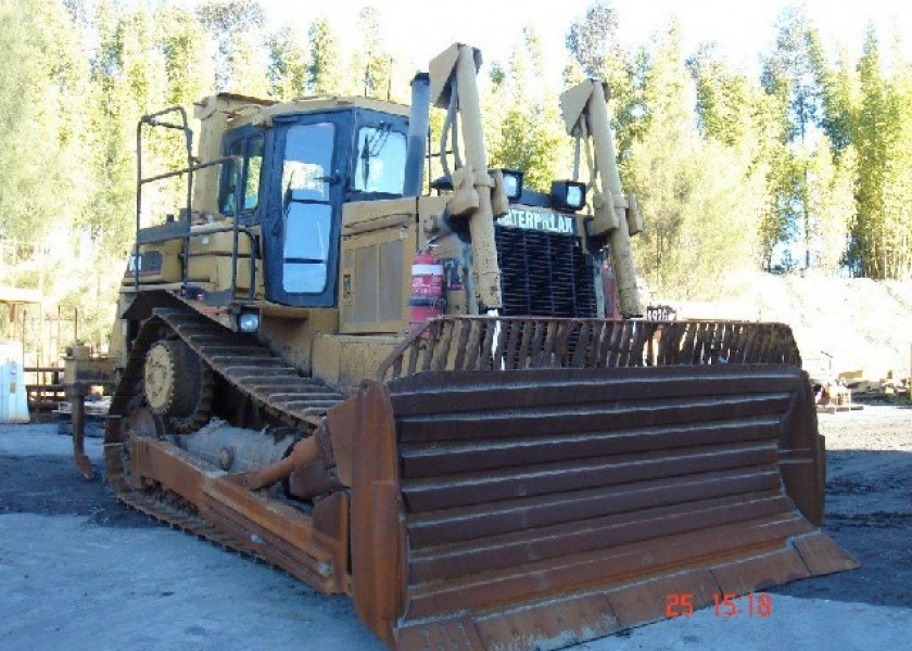 Caterpillar D7H Dozer 2