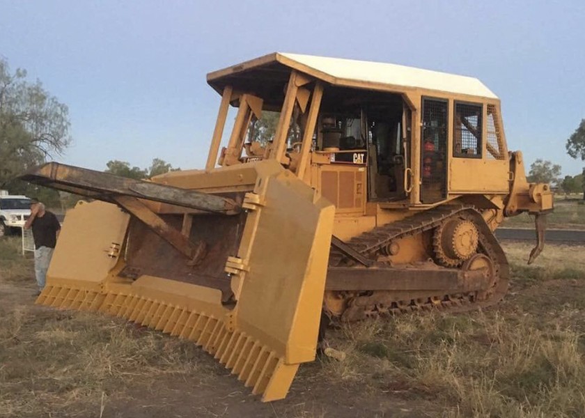 Caterpillar D7R Dozer 2