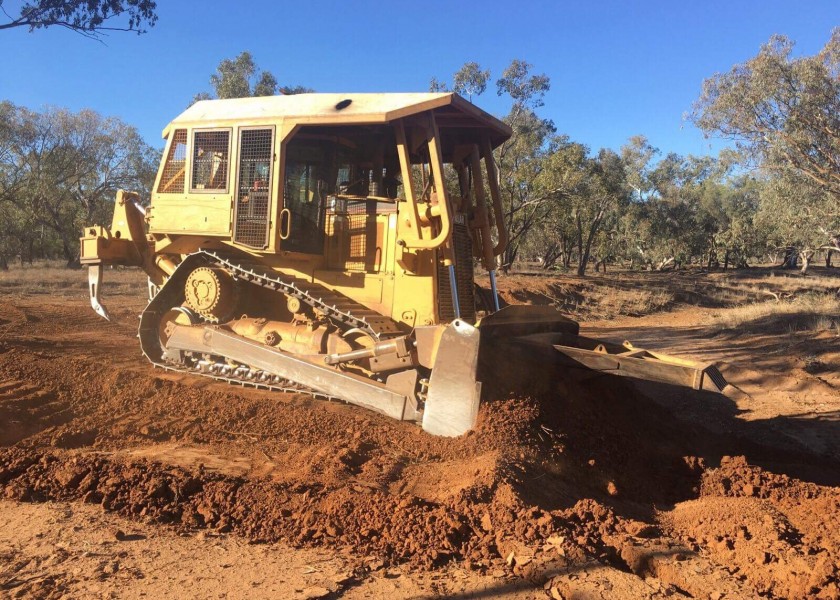 Caterpillar D7R Dozer 1