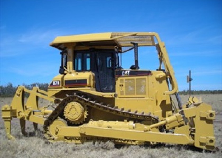 CATERPILLAR D7R Dozer 1