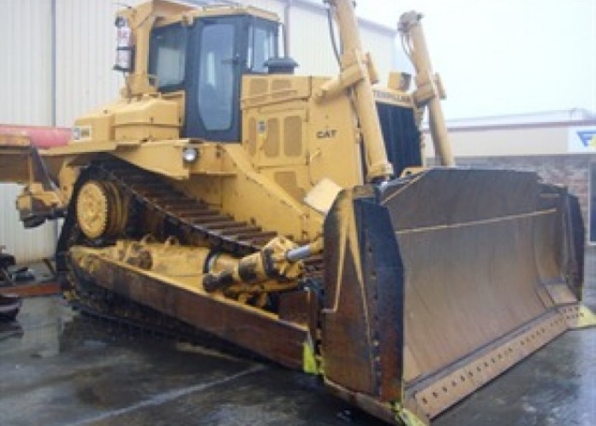 CATERPILLAR D8L Dozer 2