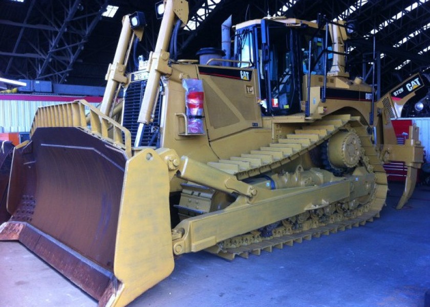 Caterpillar D8T Bulldozer 1