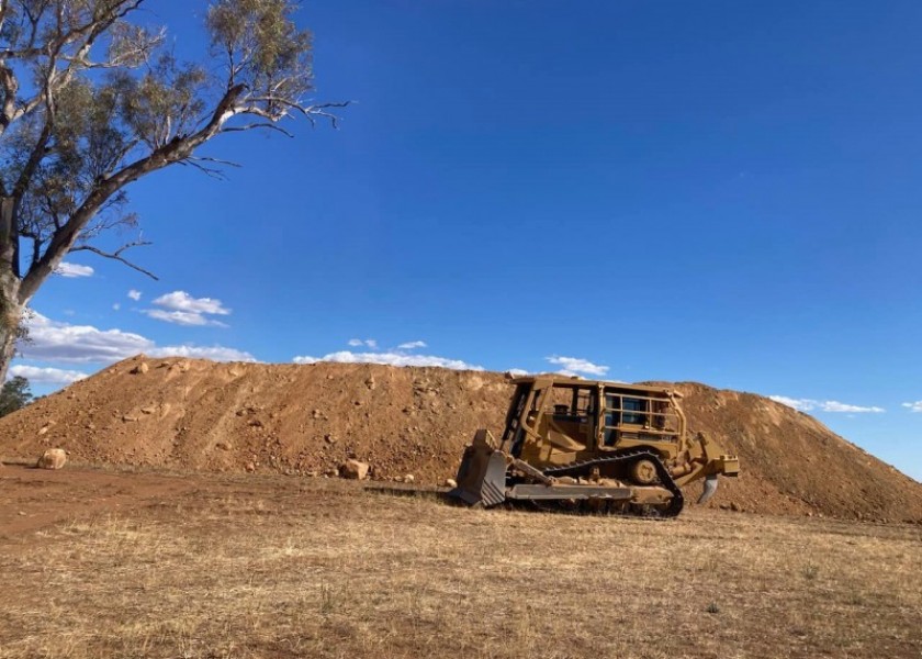 Caterpillar D8T Dozer 4