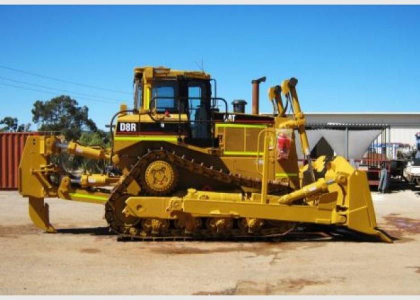 Caterpillar D8T Dozer 1