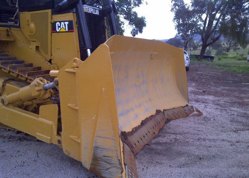 Caterpillar D9R Dozer 1