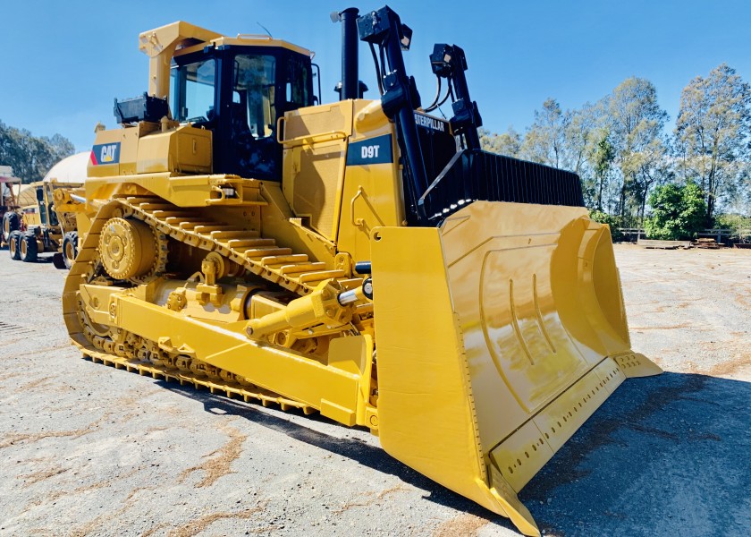 Caterpillar D9T Dozer 1